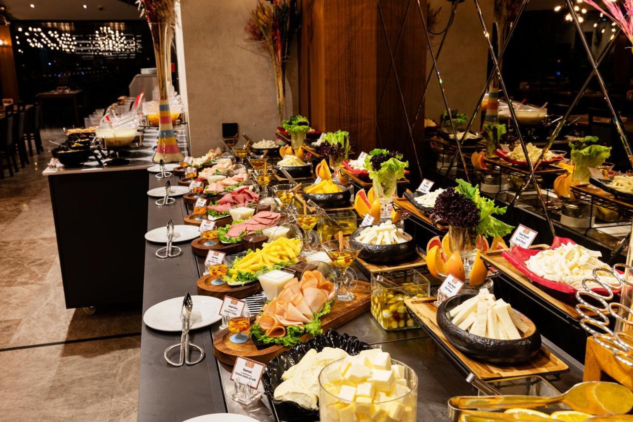 Demiray Hotel Old City Istanbul Eksteriør billede A buffet at a restaurant
