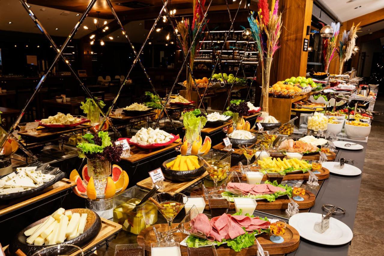Demiray Hotel Old City Istanbul Eksteriør billede A buffet at a hotel
