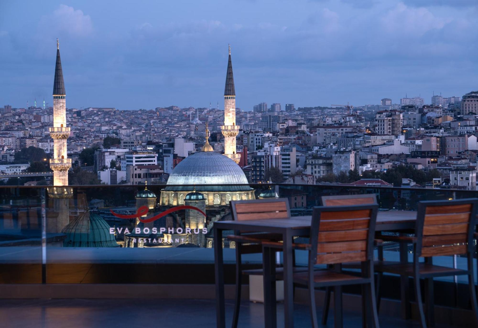 Demiray Hotel Old City Istanbul Eksteriør billede View from the hotel's rooftop bar