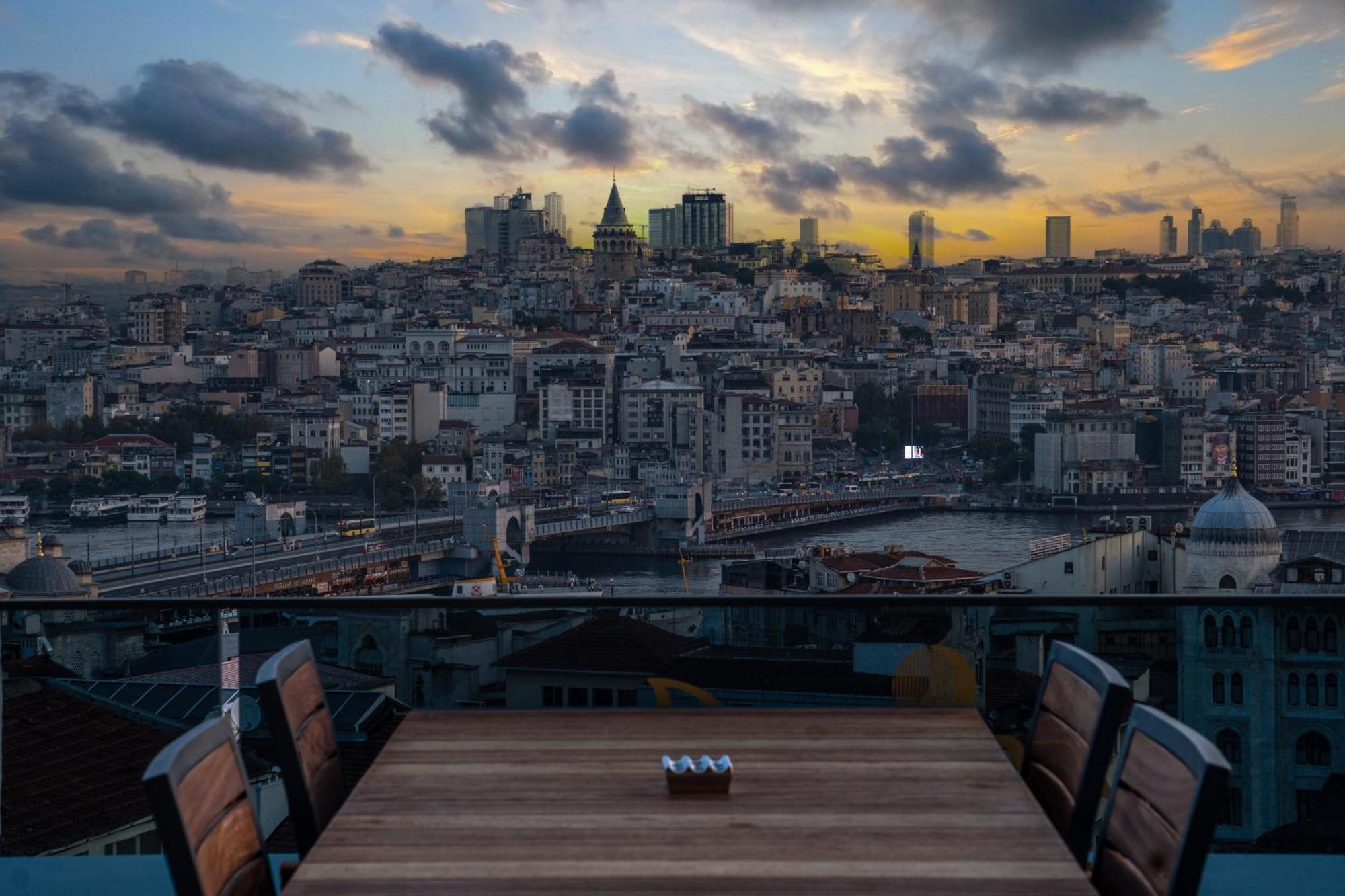 Demiray Hotel Old City Istanbul Eksteriør billede View of the city from the observation deck